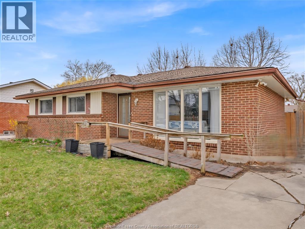 2848 Glenwood Avenue, Windsor, Ontario N9E 2X8 - Photo 1 - 26006947