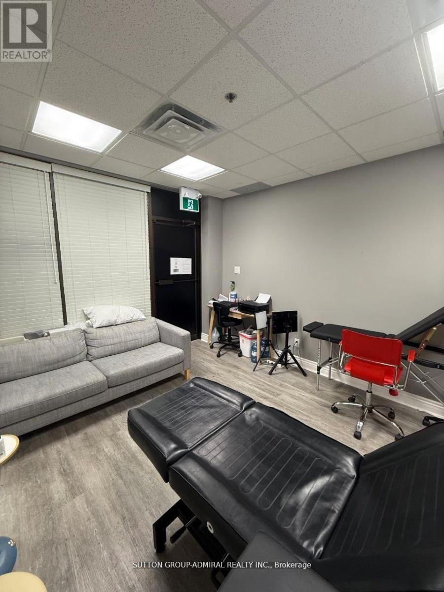 11 - 110 Konrad Crescent, Markham, Ontario  L3R 9X2 - Photo 5 - N12951790