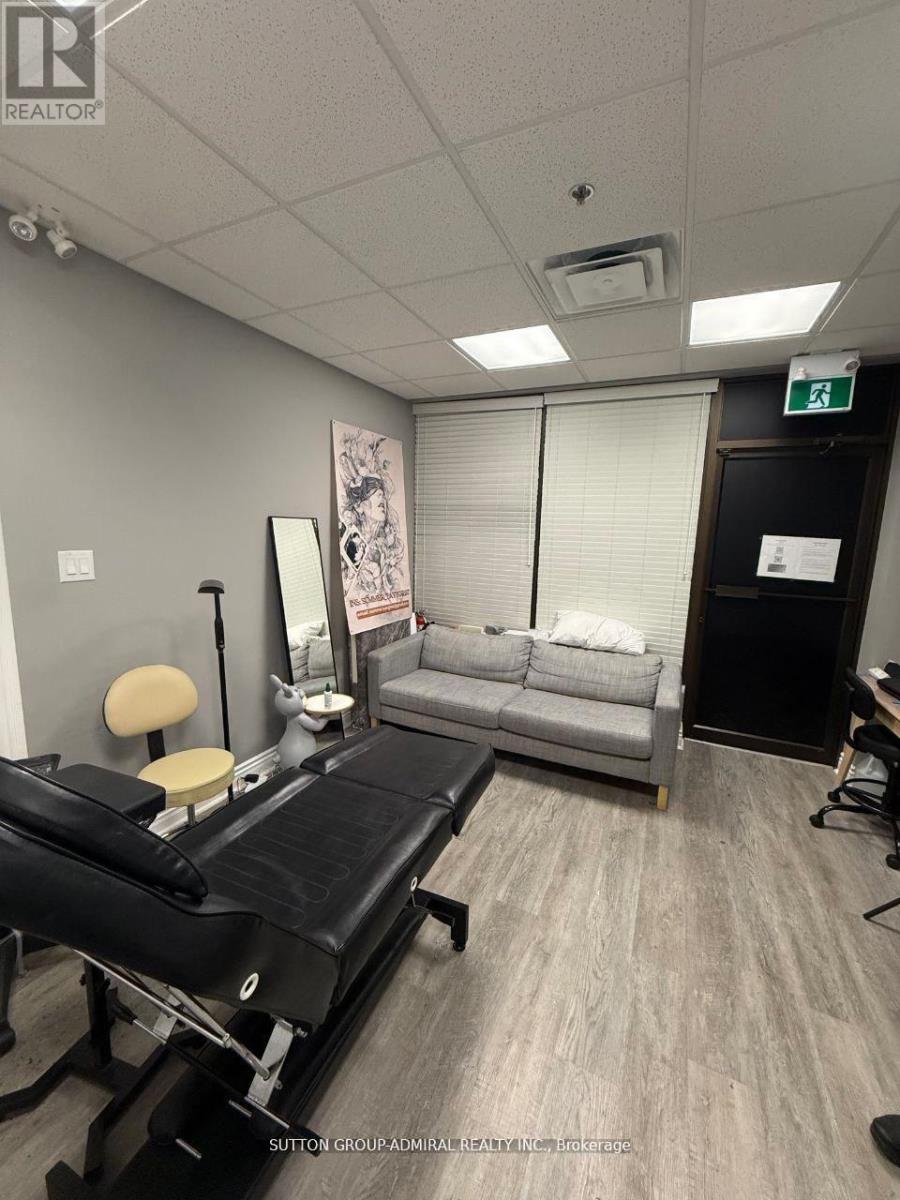 11 - 110 Konrad Crescent, Markham, Ontario  L3R 9X2 - Photo 7 - N12951790