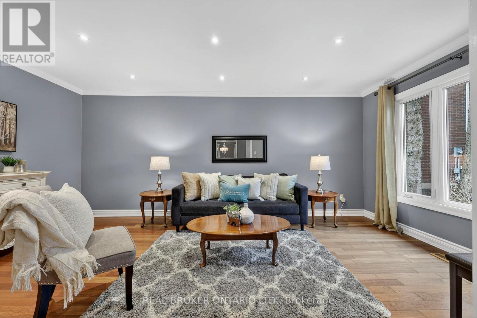 89 Marsden Court, Newmarket, Ontario  L3Y 7P6 - Photo 3 - N12951800