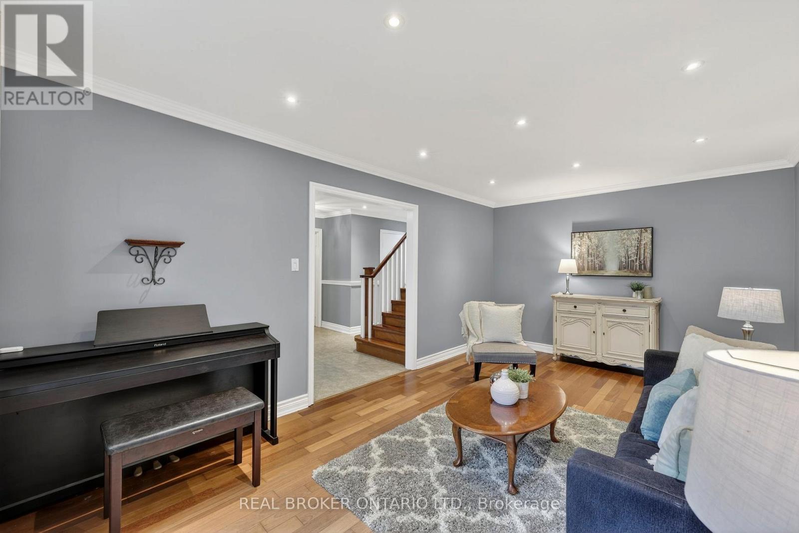 89 Marsden Court, Newmarket, Ontario  L3Y 7P6 - Photo 5 - N12951800