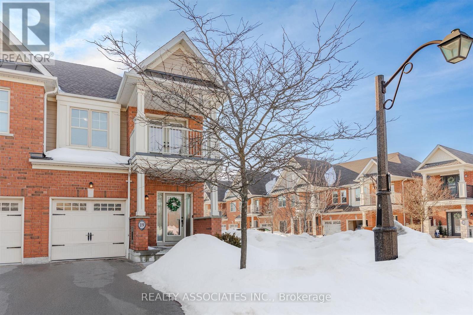 19 BEARINGS AVENUE, Whitchurch-Stouffville, Ontario