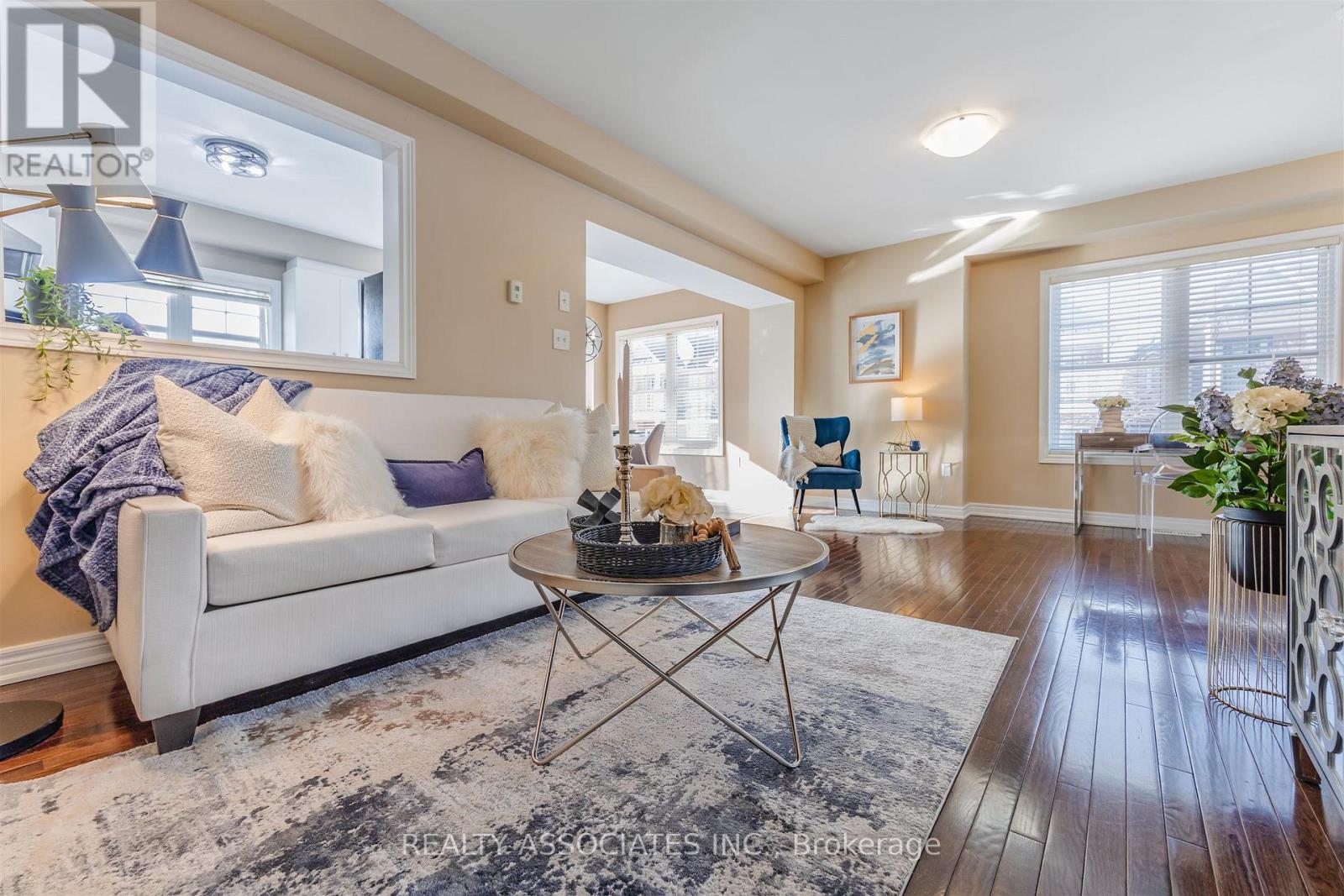 19 Bearings Avenue, Whitchurch-Stouffville, Ontario  L4A 0W6 - Photo 11 - N12951844