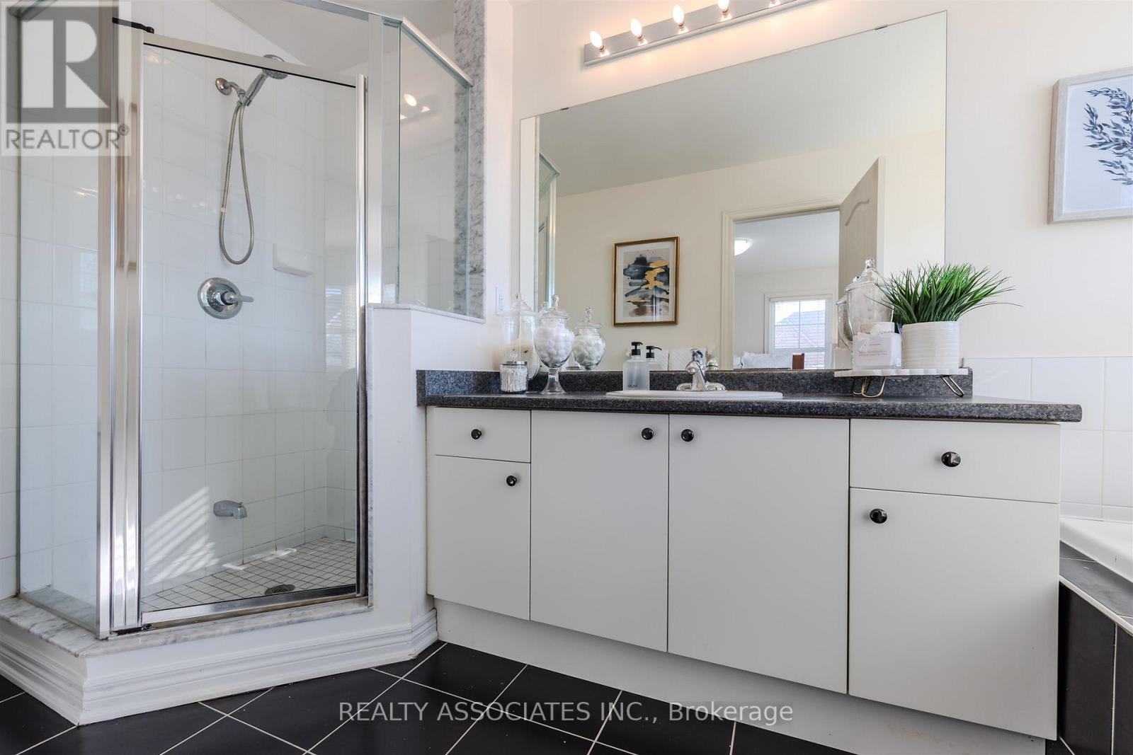 19 Bearings Avenue, Whitchurch-Stouffville, Ontario  L4A 0W6 - Photo 30 - N12951844