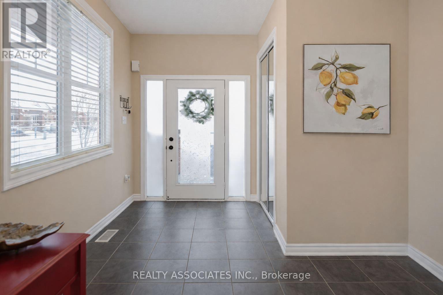 19 Bearings Avenue, Whitchurch-Stouffville, Ontario  L4A 0W6 - Photo 4 - N12951844