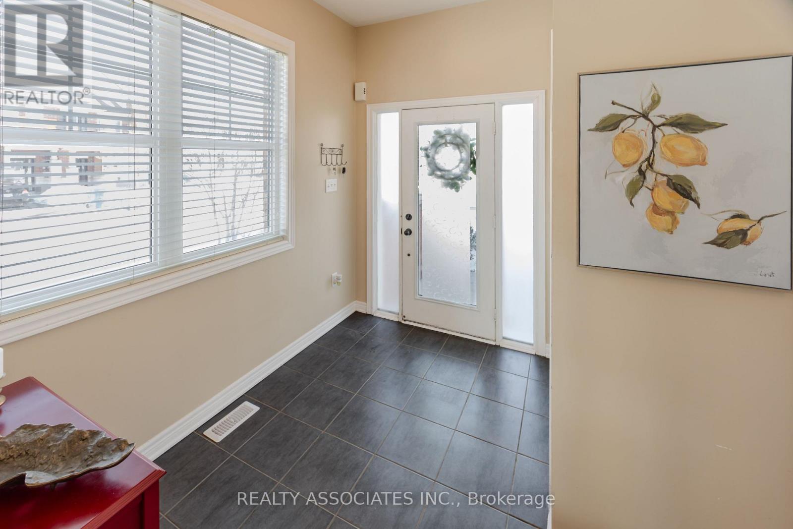 19 Bearings Avenue, Whitchurch-Stouffville, Ontario  L4A 0W6 - Photo 5 - N12951844