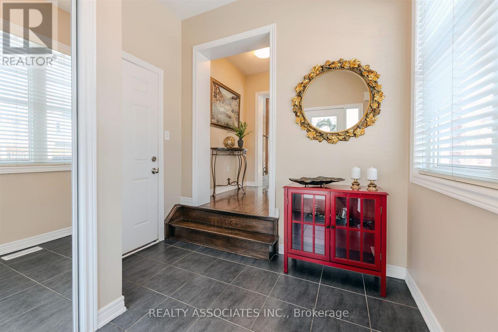 19 Bearings Avenue, Whitchurch-Stouffville, Ontario  L4A 0W6 - Photo 6 - N12951844