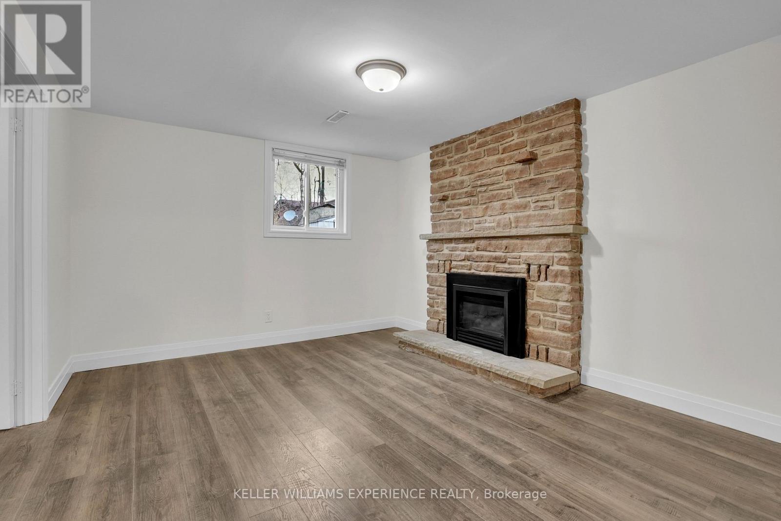 124 Springdale Drive, Barrie, Ontario  L4M 4Y2 - Photo 3 - S12951814