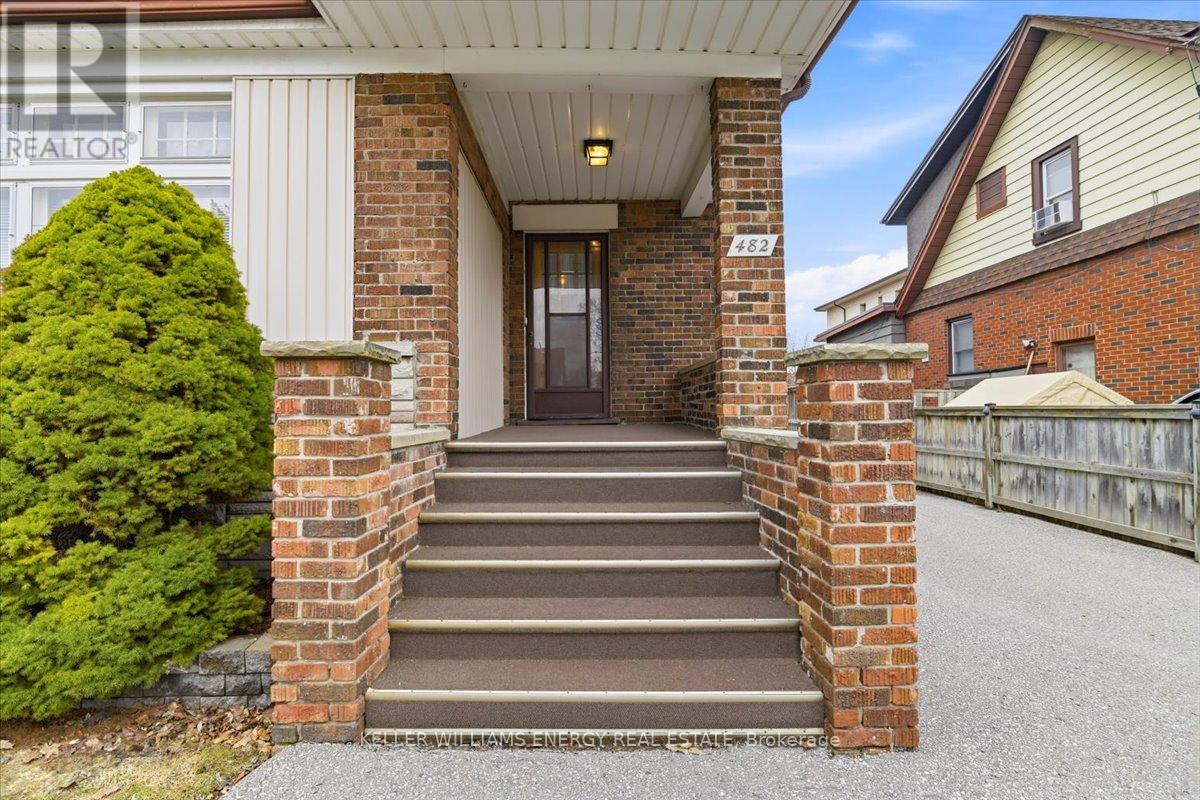 482 Simcoe Street N, Oshawa, Ontario  L1G 4T6 - Photo 3 - E12952228