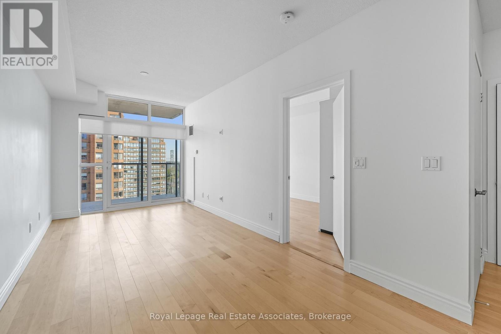 1407 - 551 Maple Avenue, Burlington, Ontario  L7S 1M7 - Photo 10 - W12951804