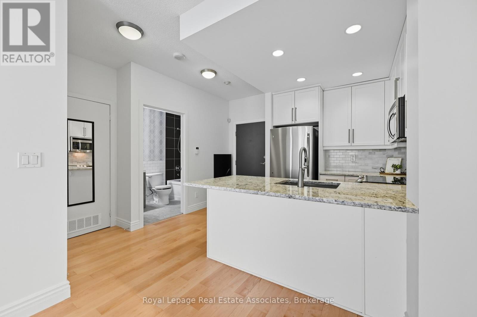 1407 - 551 Maple Avenue, Burlington, Ontario  L7S 1M7 - Photo 7 - W12951804