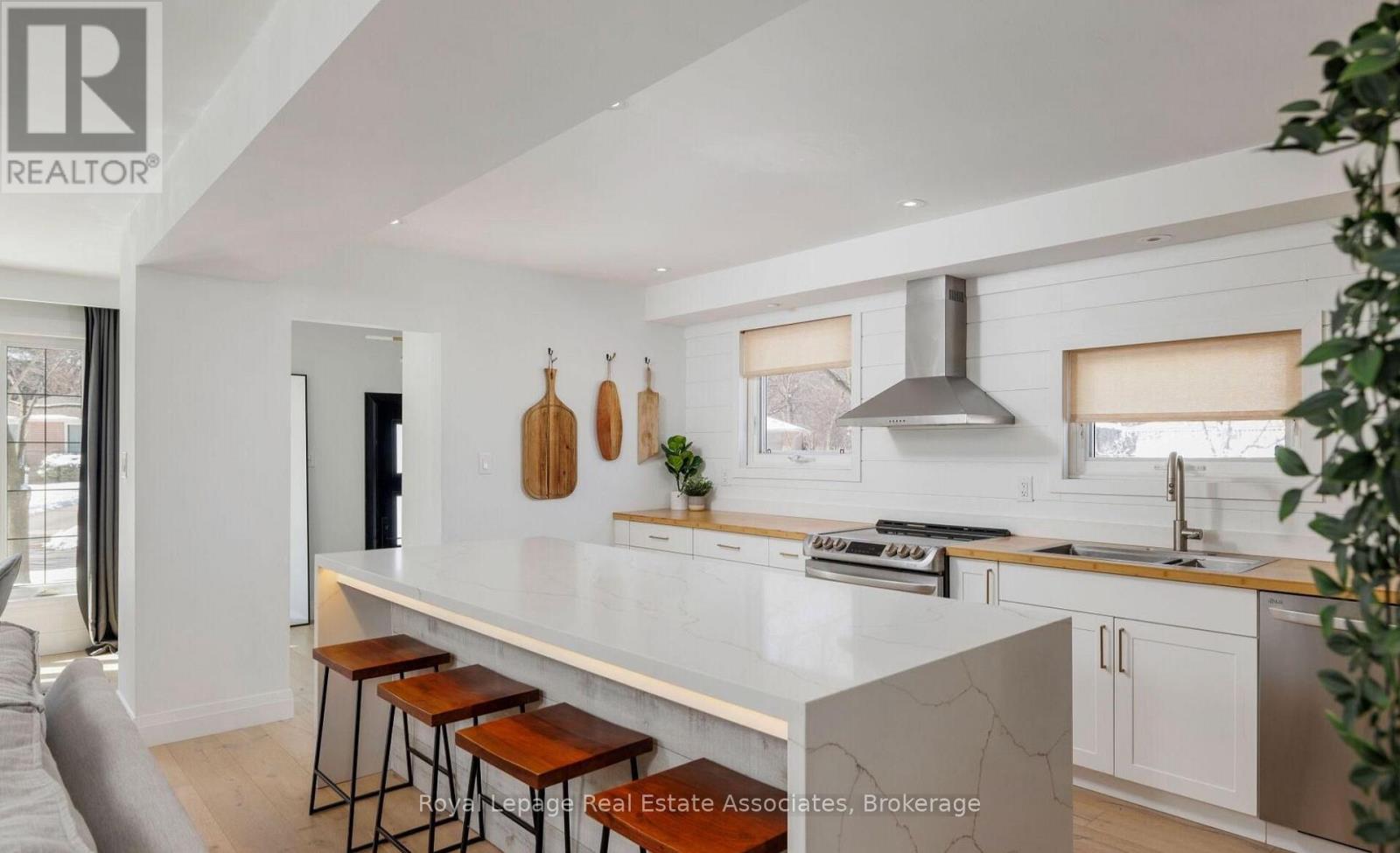 1898 Barsuda Drive, Mississauga, Ontario  L5J 1V5 - Photo 14 - W12951856