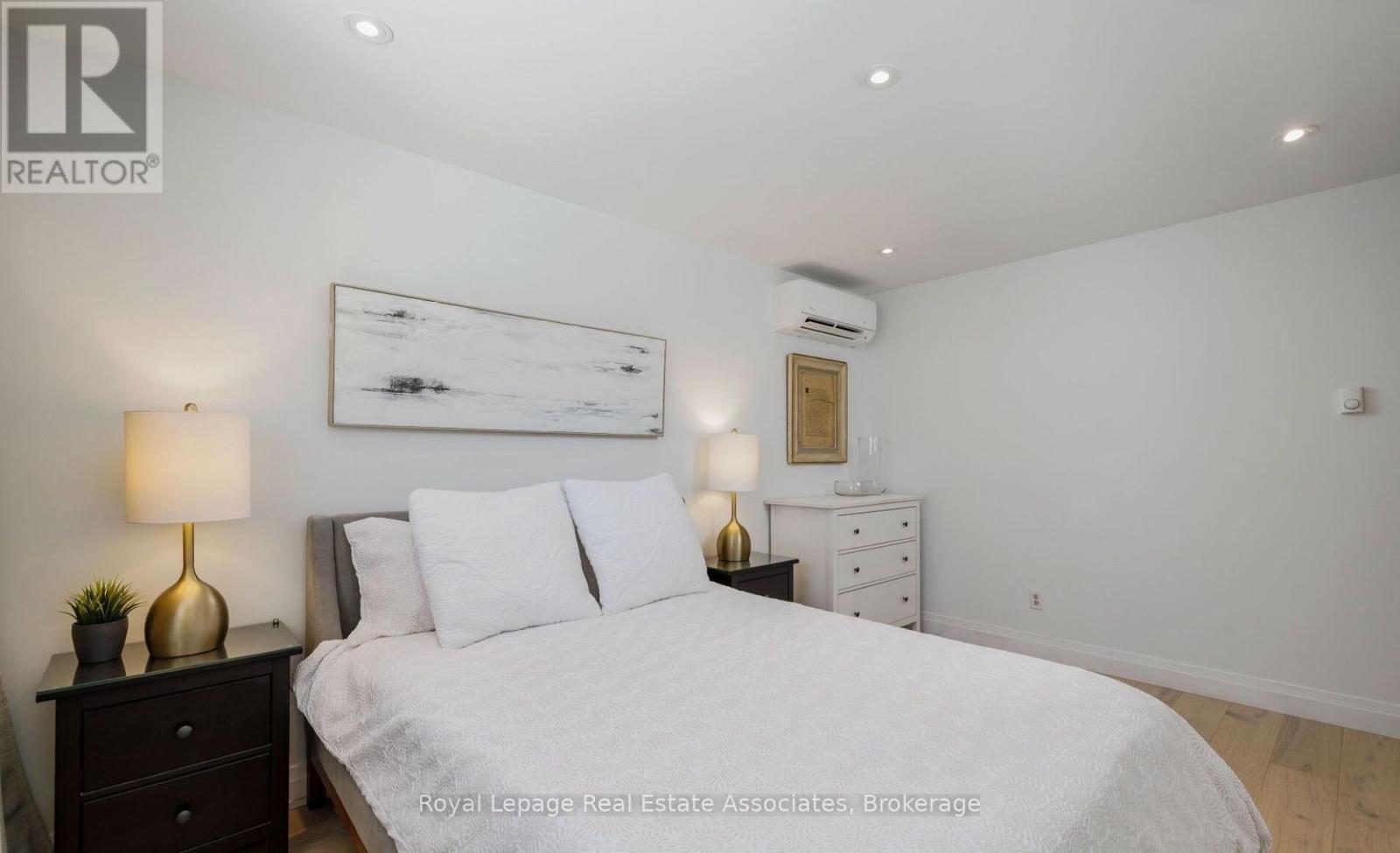 1898 Barsuda Drive, Mississauga, Ontario  L5J 1V5 - Photo 17 - W12951856