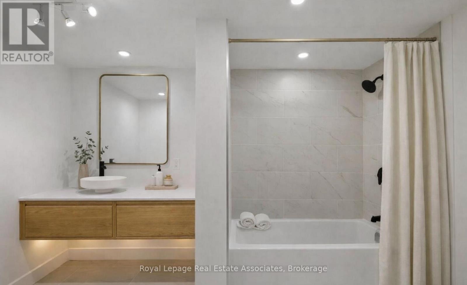 1898 Barsuda Drive, Mississauga, Ontario  L5J 1V5 - Photo 37 - W12951856