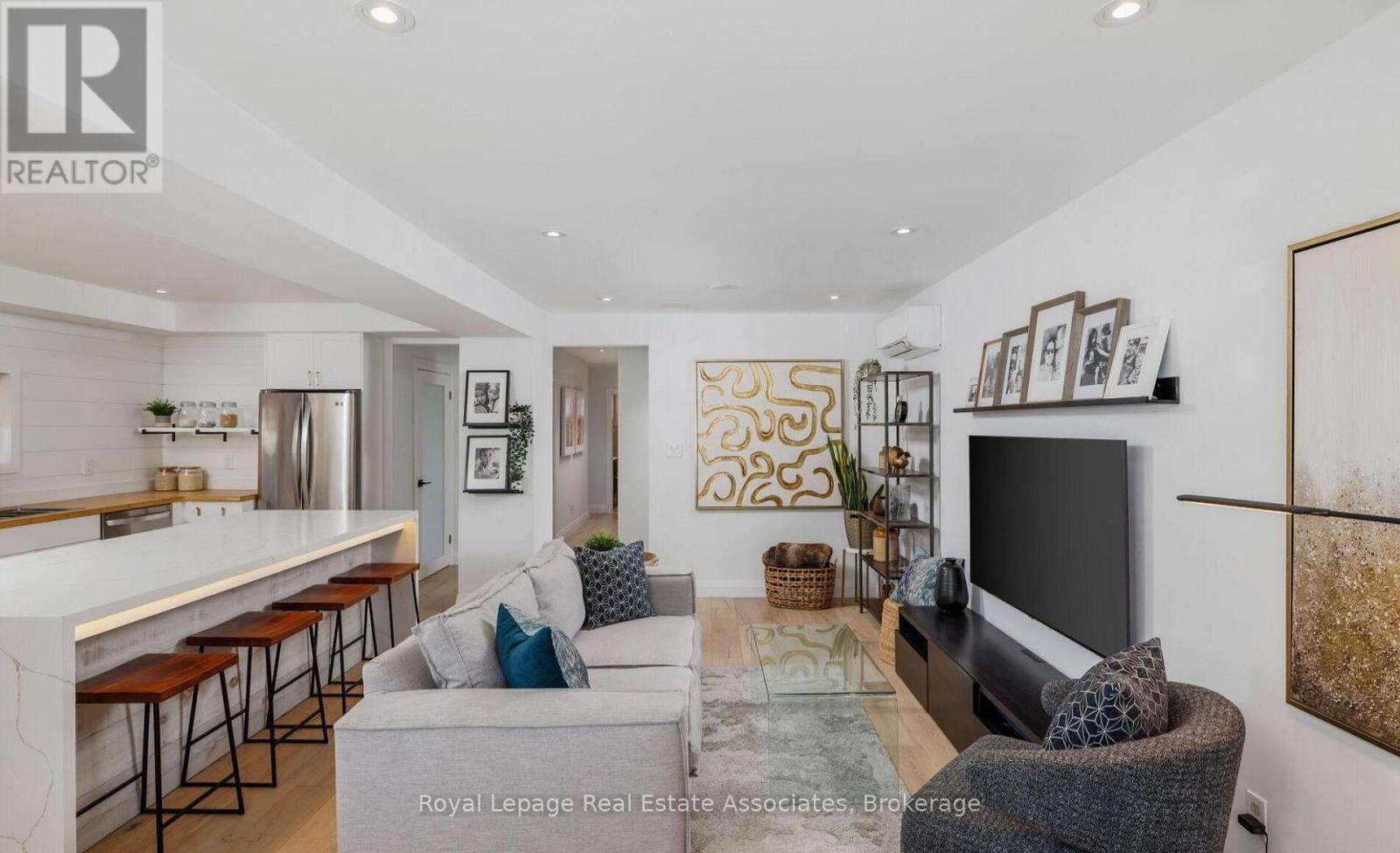 1898 Barsuda Drive, Mississauga, Ontario  L5J 1V5 - Photo 9 - W12951856