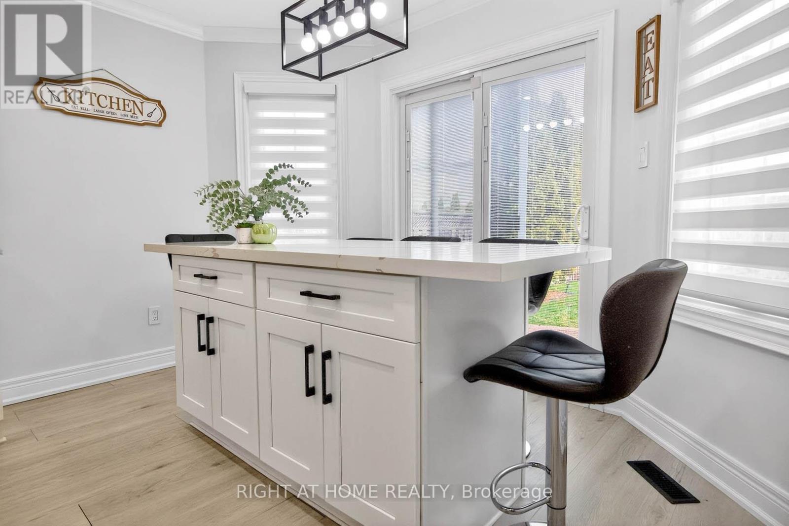 531 Fothergill Boulevard, Burlington, Ontario  L7L 6G1 - Photo 9 - W12951878