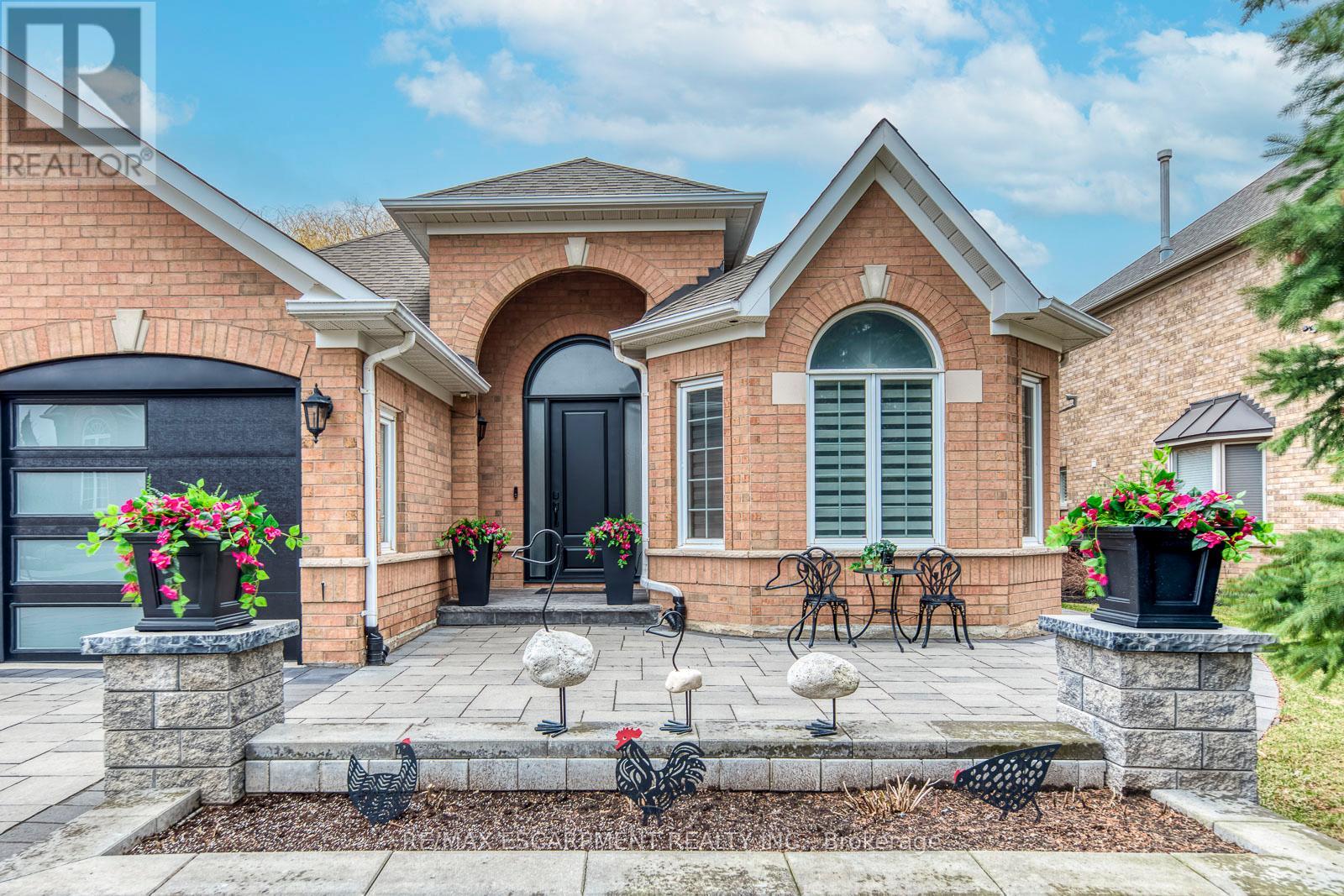 4366 Latimer Crescent, Burlington, Ontario  L7M 4R2 - Photo 2 - W12951882