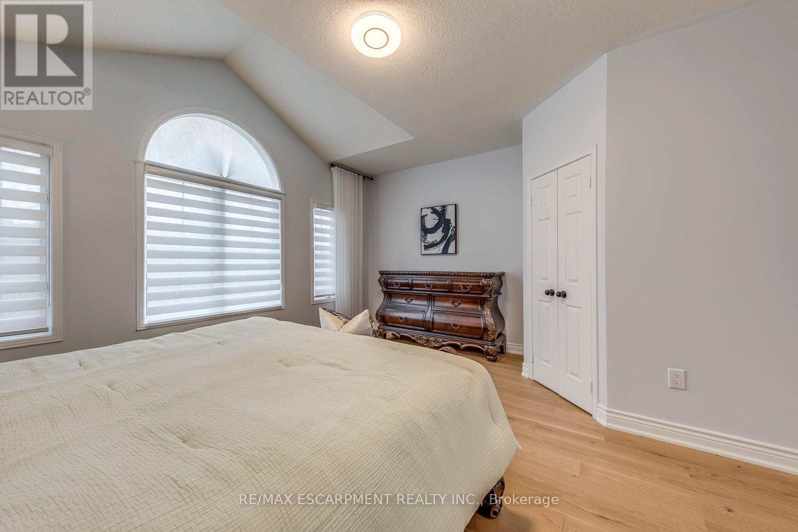 4366 Latimer Crescent, Burlington, Ontario  L7M 4R2 - Photo 24 - W12951882