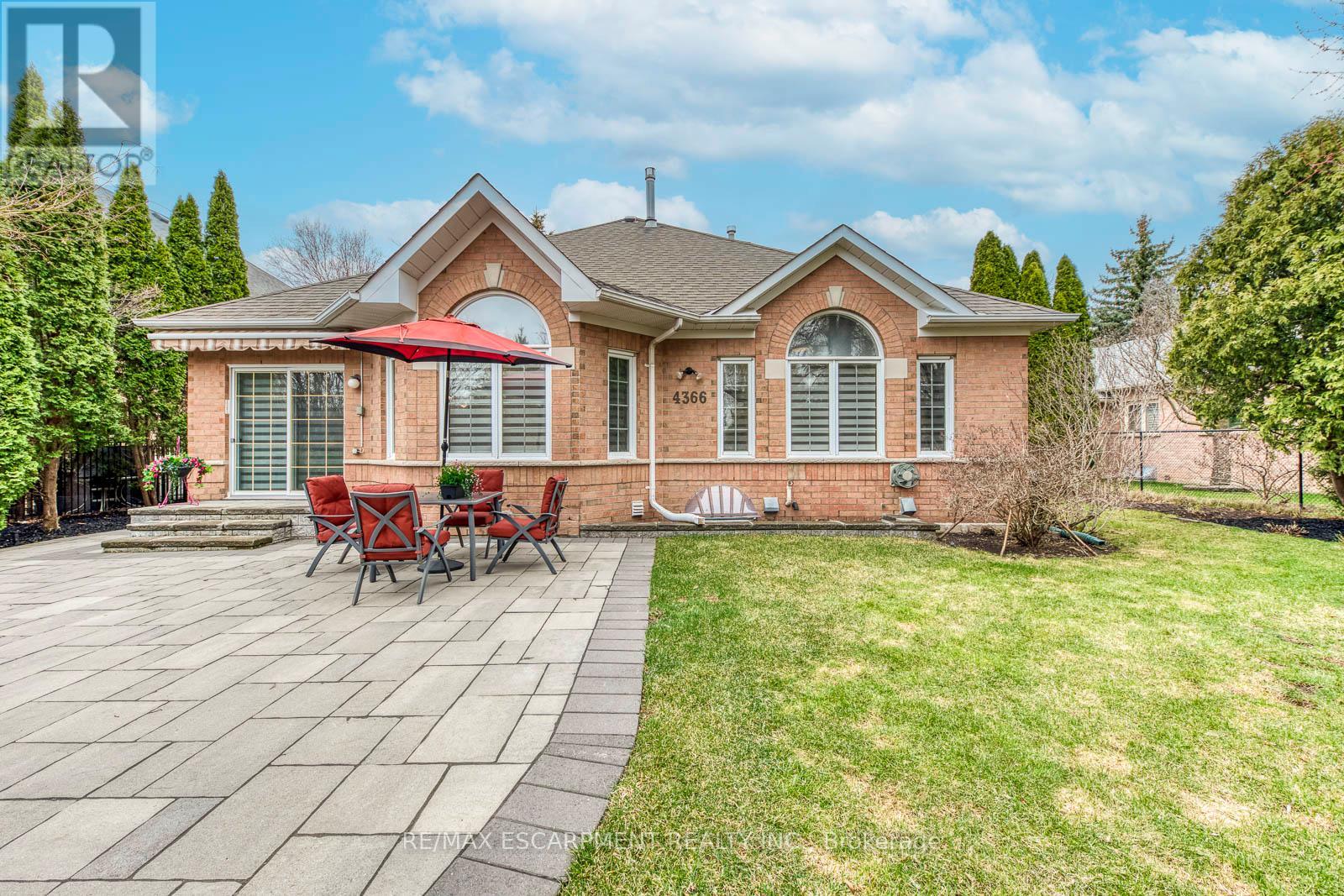 4366 Latimer Crescent, Burlington, Ontario  L7M 4R2 - Photo 45 - W12951882