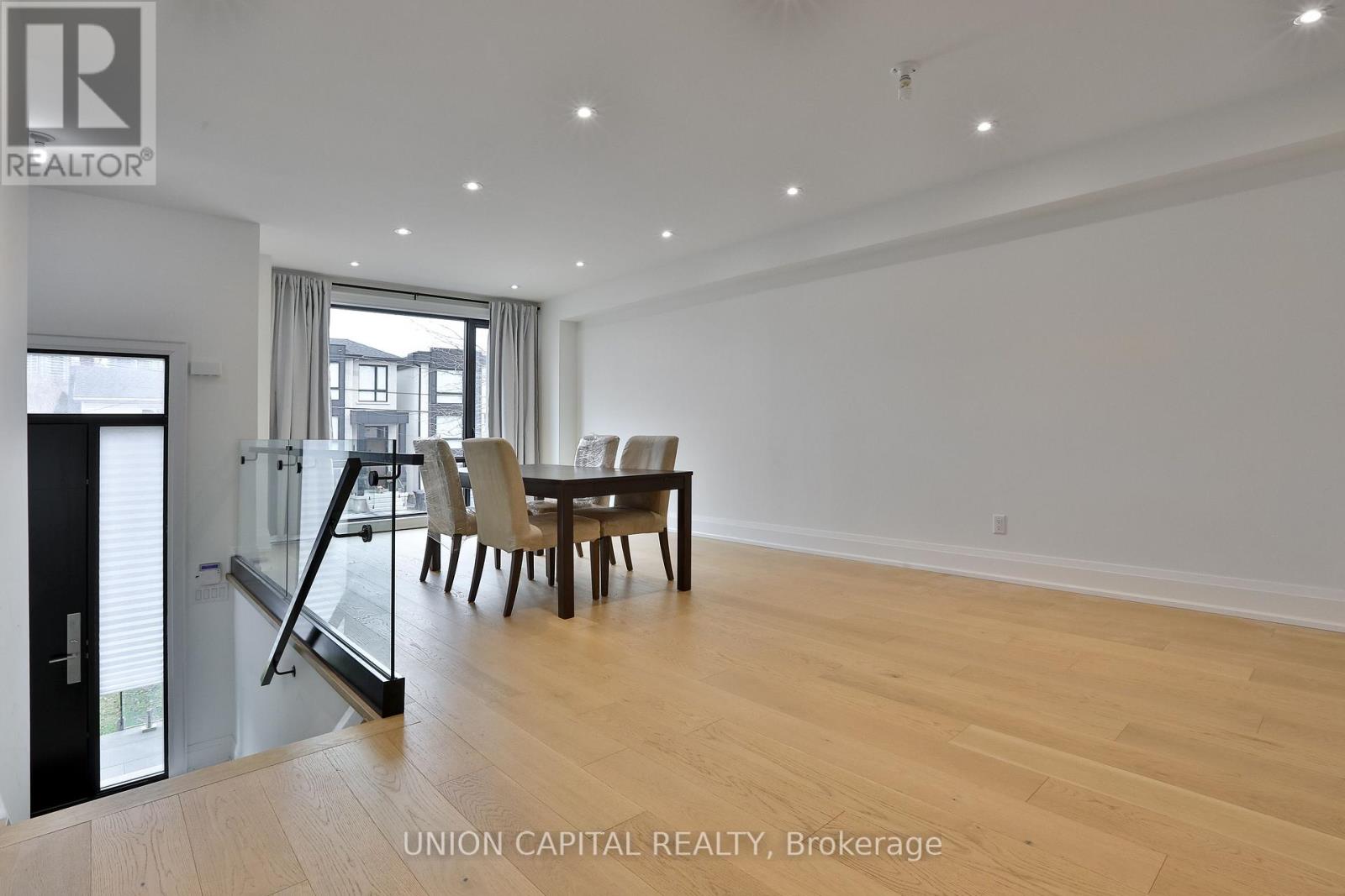 6 Milton Street, Toronto, Ontario  M8Y 2X5 - Photo 11 - W12951918