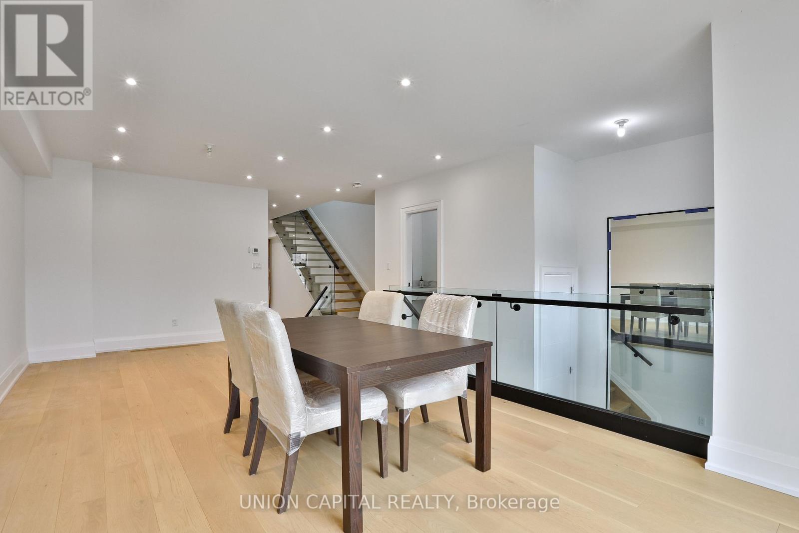 6 Milton Street, Toronto, Ontario  M8Y 2X5 - Photo 13 - W12951918