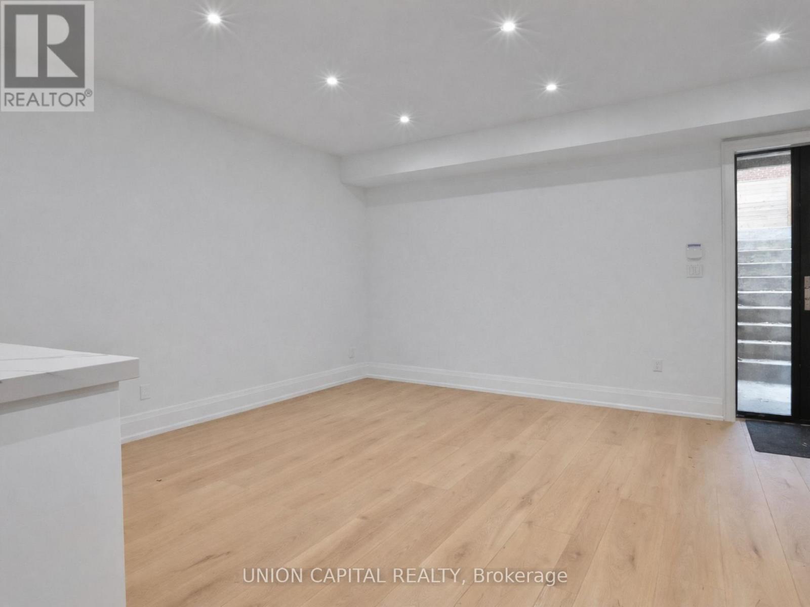 6 Milton Street, Toronto, Ontario  M8Y 2X5 - Photo 16 - W12951918