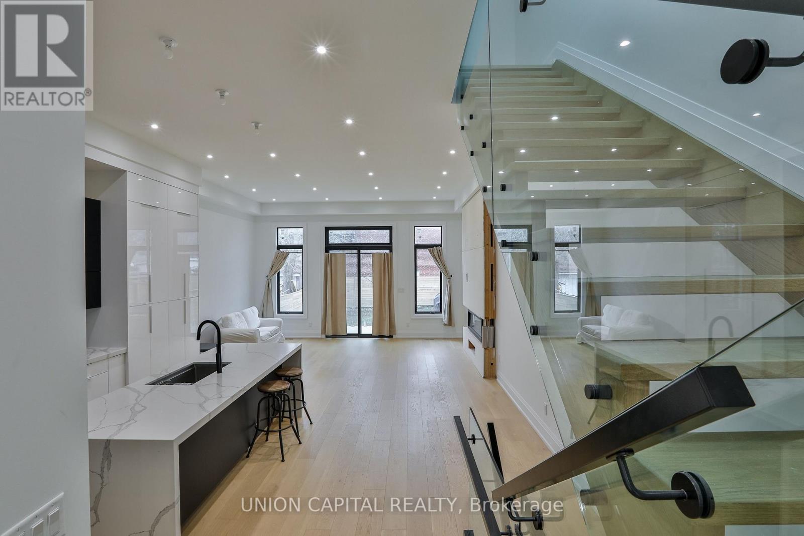 6 Milton Street, Toronto, Ontario  M8Y 2X5 - Photo 7 - W12951918