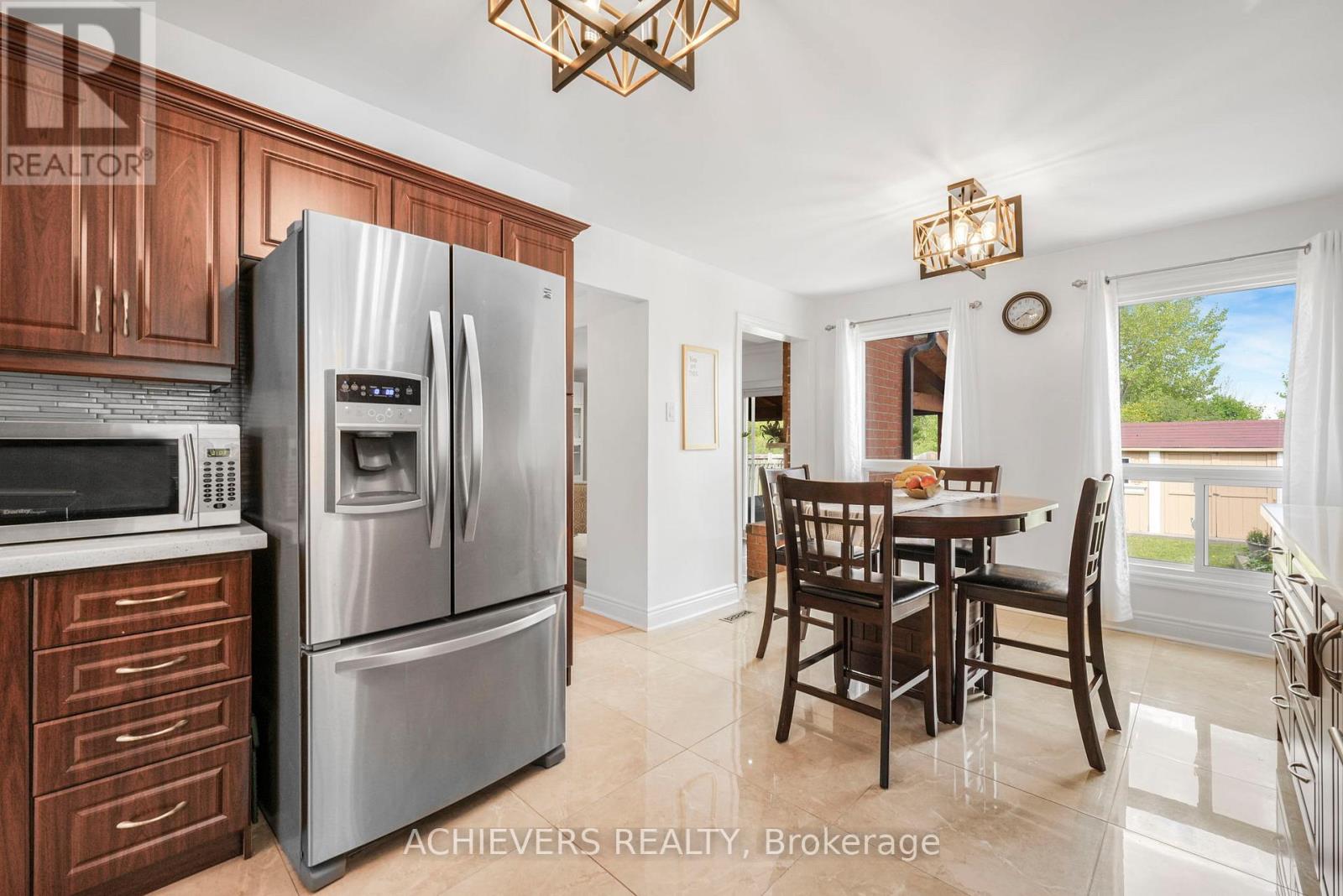 4024 Longo Circle E, Mississauga, Ontario  L4T 4C7 - Photo 14 - W12773266