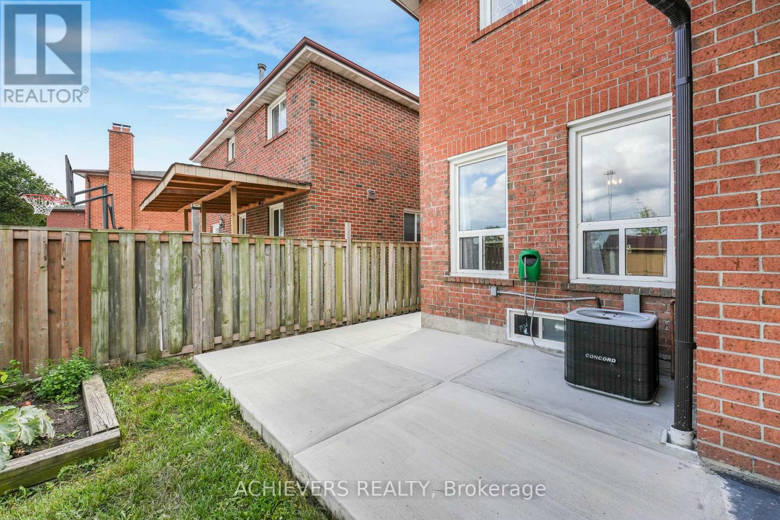 4024 Longo Circle E, Mississauga, Ontario  L4T 4C7 - Photo 42 - W12773266