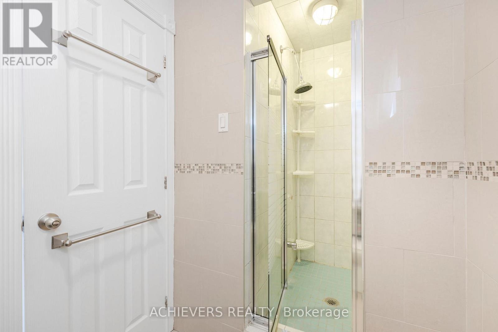 4024 Longo Circle E, Mississauga, Ontario  L4T 4C7 - Photo 22 - W12773266