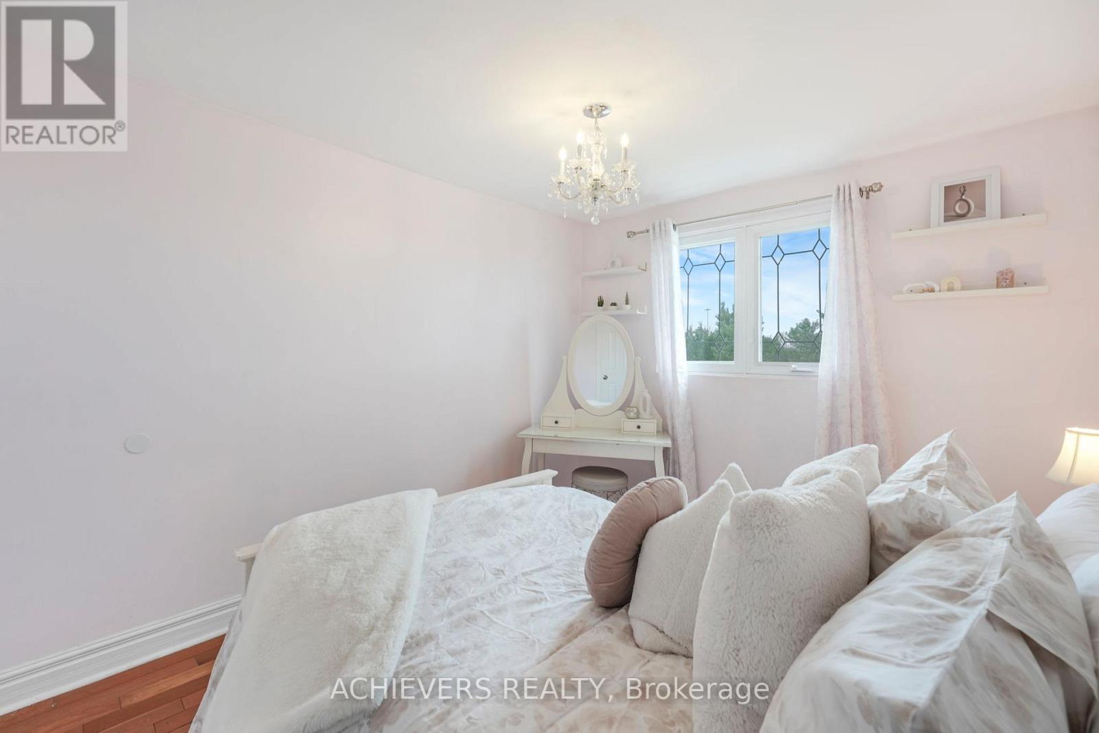 4024 Longo Circle E, Mississauga, Ontario  L4T 4C7 - Photo 32 - W12773266