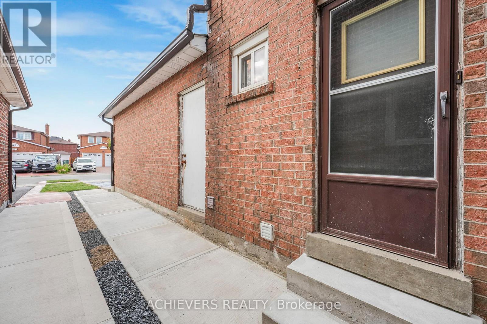 4024 Longo Circle E, Mississauga, Ontario  L4T 4C7 - Photo 46 - W12773266