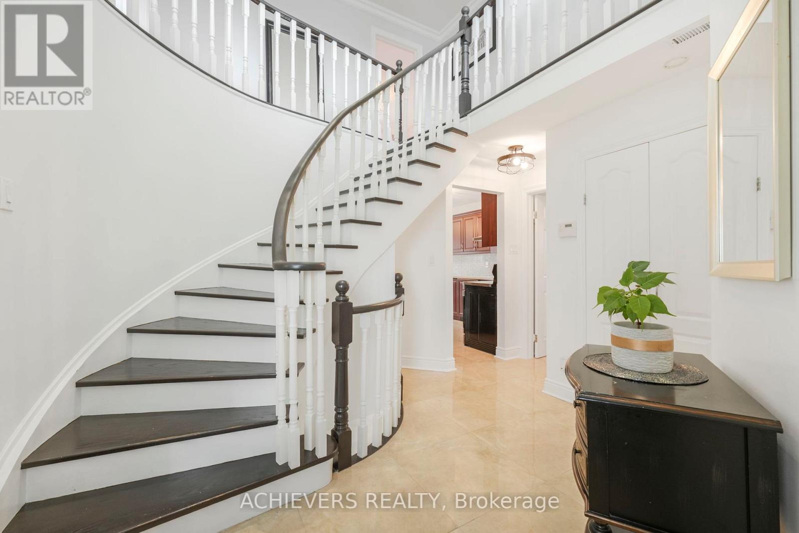 4024 Longo Circle E, Mississauga, Ontario  L4T 4C7 - Photo 5 - W12773266