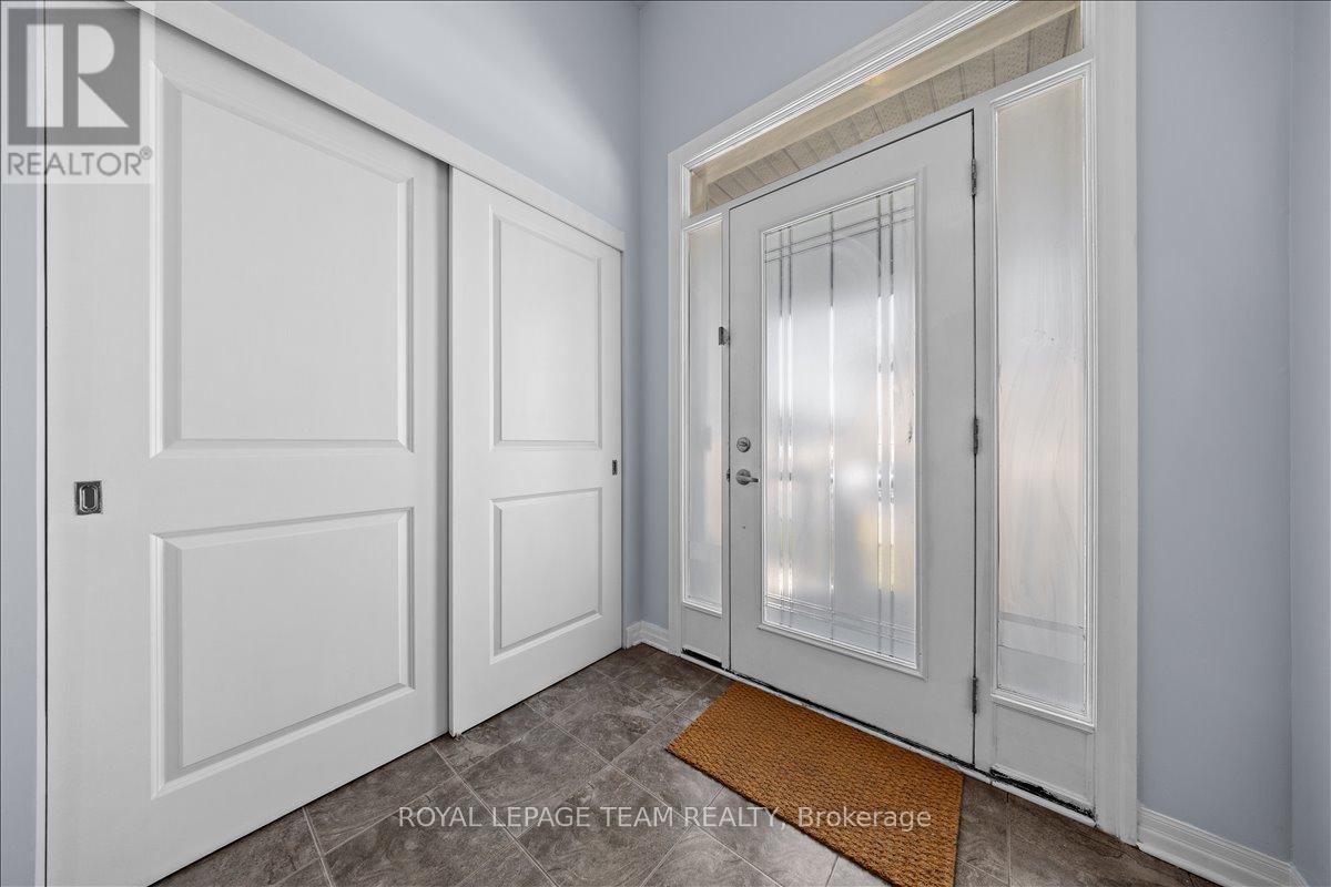 333 Tulum Crescent, Ottawa, Ontario  K2S 0V9 - Photo 3 - X12951950
