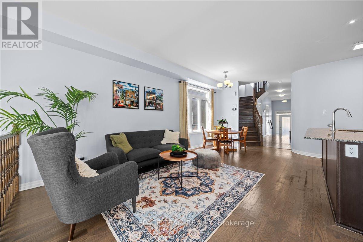 333 Tulum Crescent, Ottawa, Ontario  K2S 0V9 - Photo 8 - X12951950