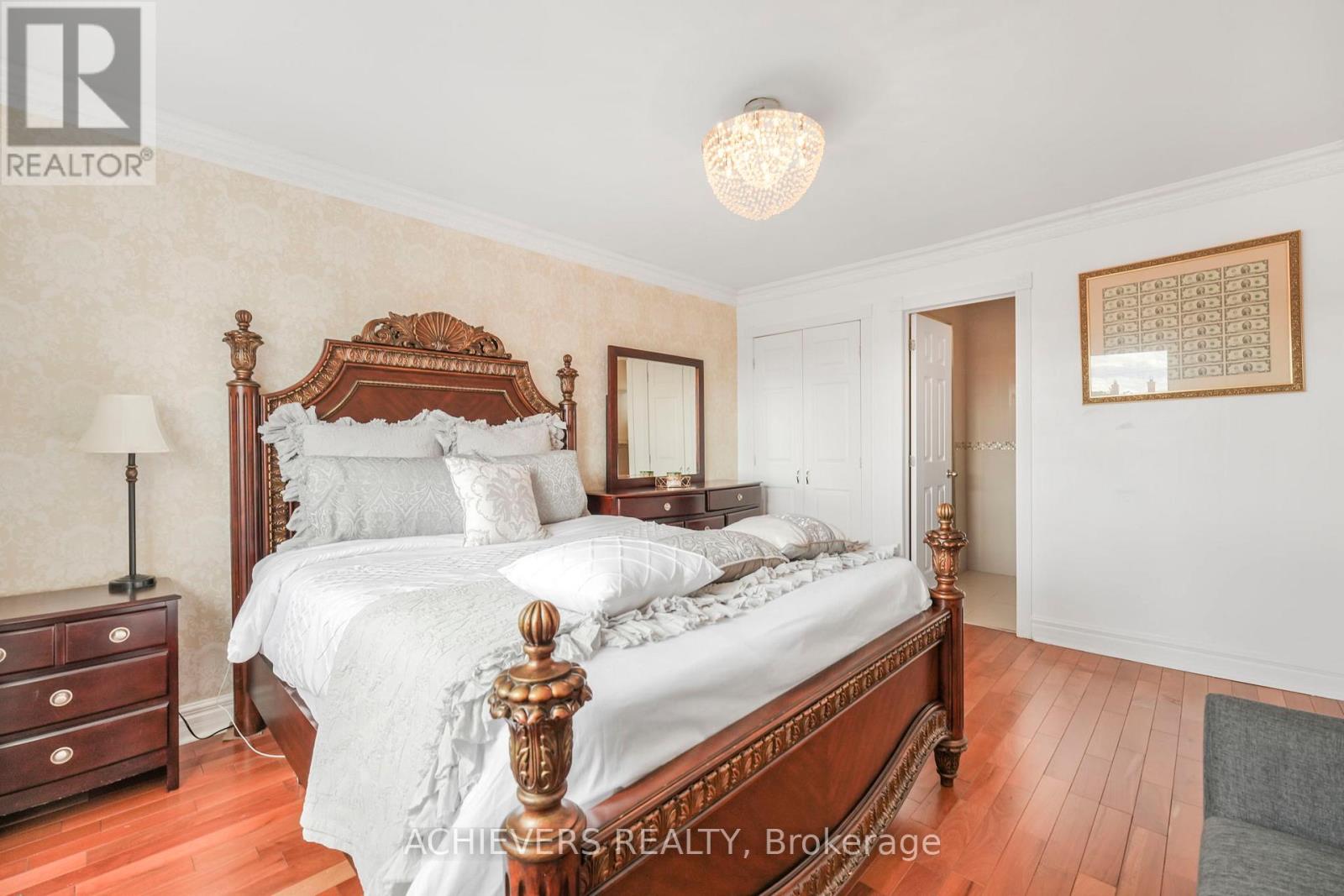 4024 Longo Circle E, Mississauga, Ontario  L4T 4C7 - Photo 19 - W12773266