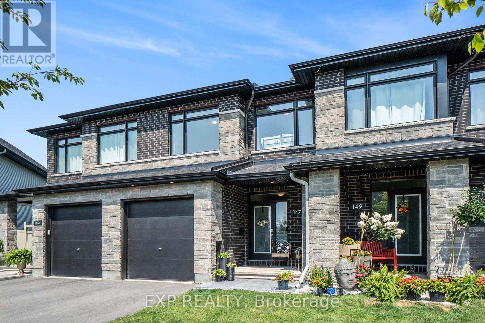 147 Wabikon Crescent, Ottawa, Ontario  K1X 0H8 - Photo 2 - X12952198