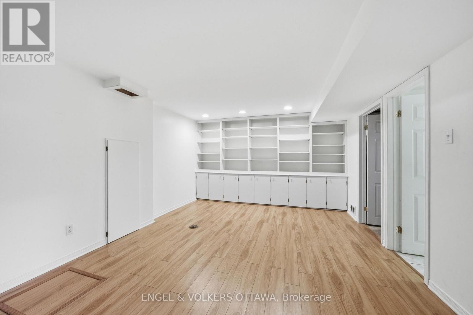 22 Parkside Crescent, Ottawa, Ontario  K2G 3B5 - Photo 15 - X12952202