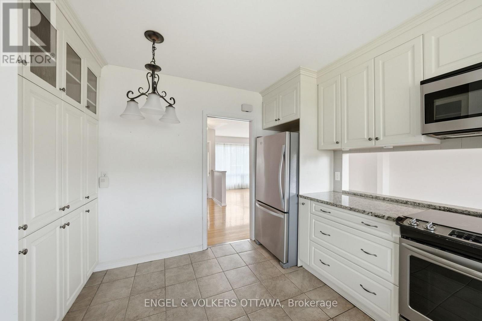 22 Parkside Crescent, Ottawa, Ontario  K2G 3B5 - Photo 9 - X12952202