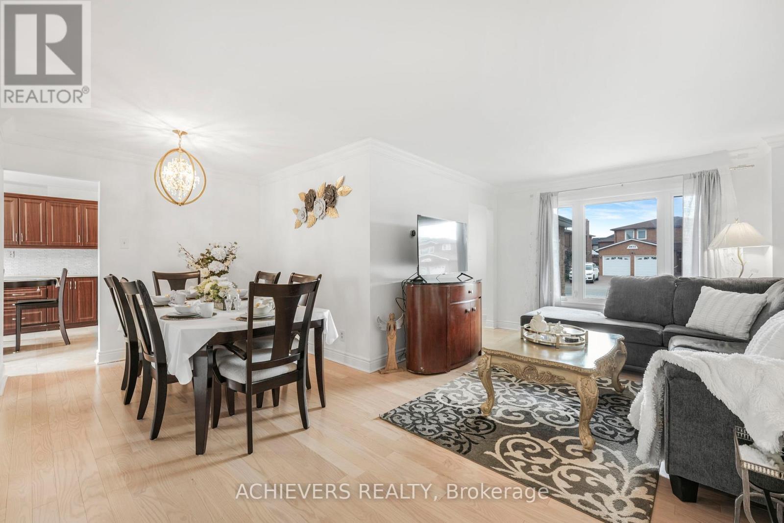 4024 Longo Circle E, Mississauga, Ontario  L4T 4C7 - Photo 8 - W12773266