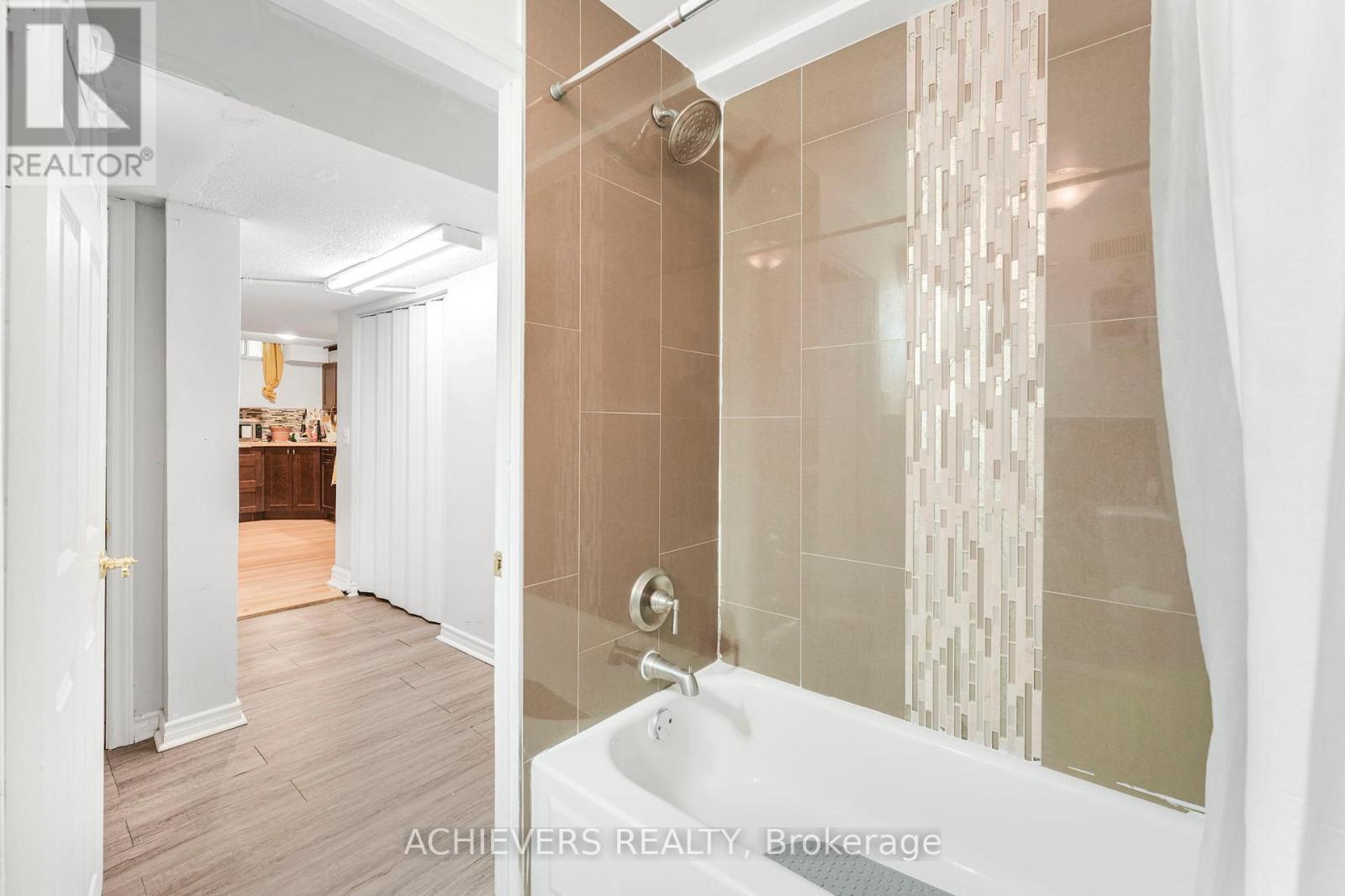 4024 Longo Circle E, Mississauga, Ontario  L4T 4C7 - Photo 38 - W12773266