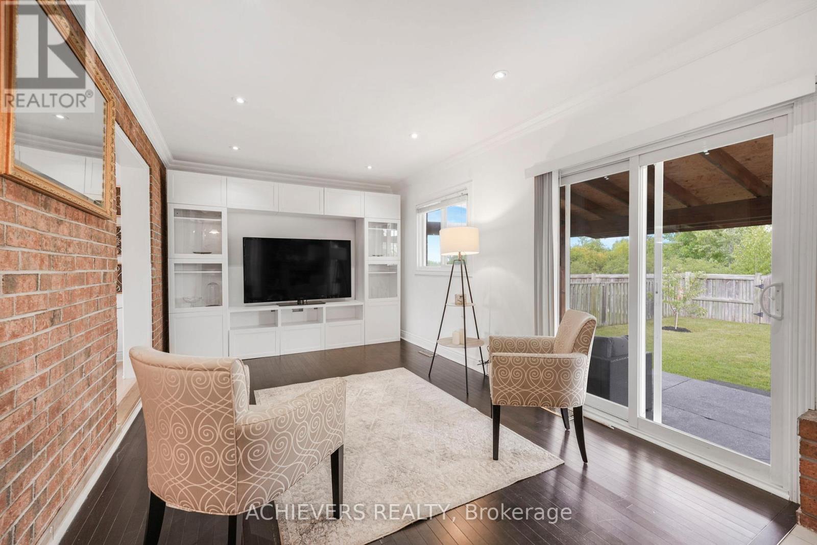 4024 Longo Circle E, Mississauga, Ontario  L4T 4C7 - Photo 10 - W12773266