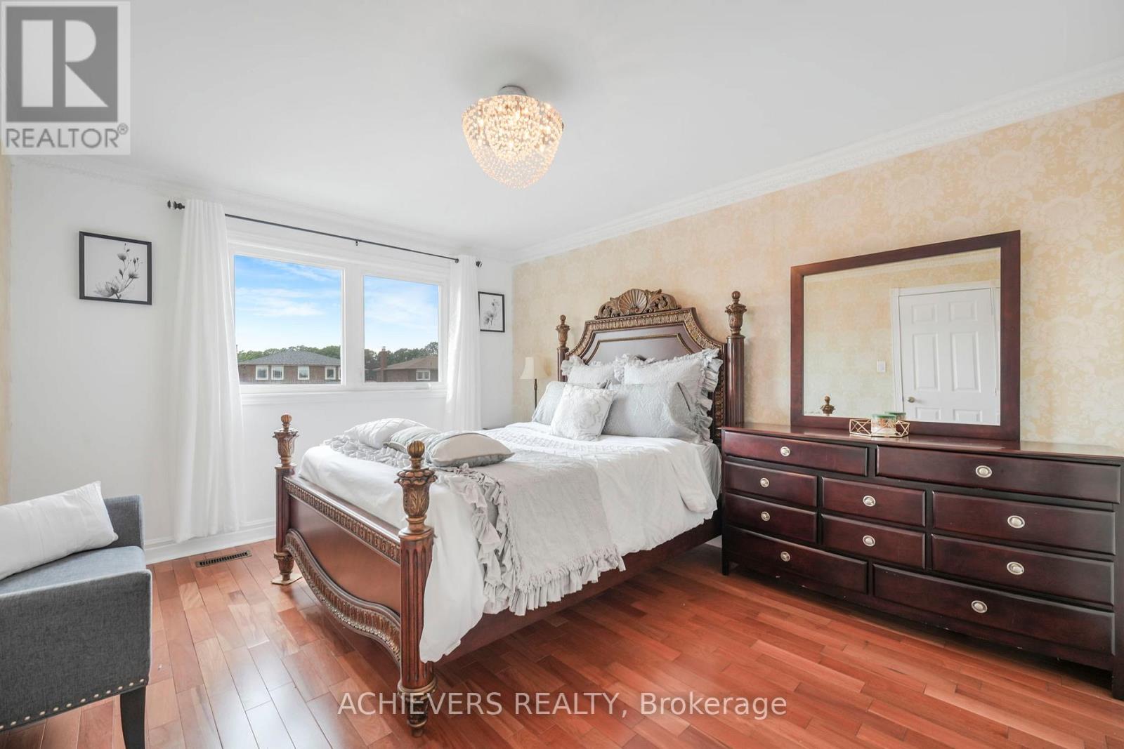 4024 Longo Circle E, Mississauga, Ontario  L4T 4C7 - Photo 20 - W12773266