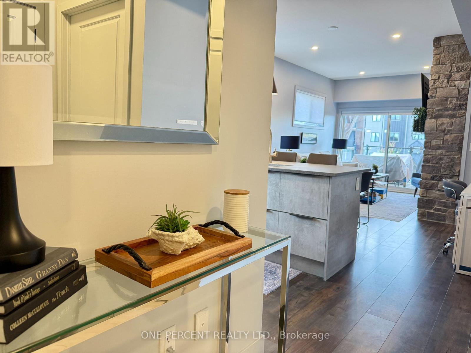 302 - 12 Beckwith Lane, Blue Mountains, Ontario  L9Y 0A4 - Photo 4 - X12951836