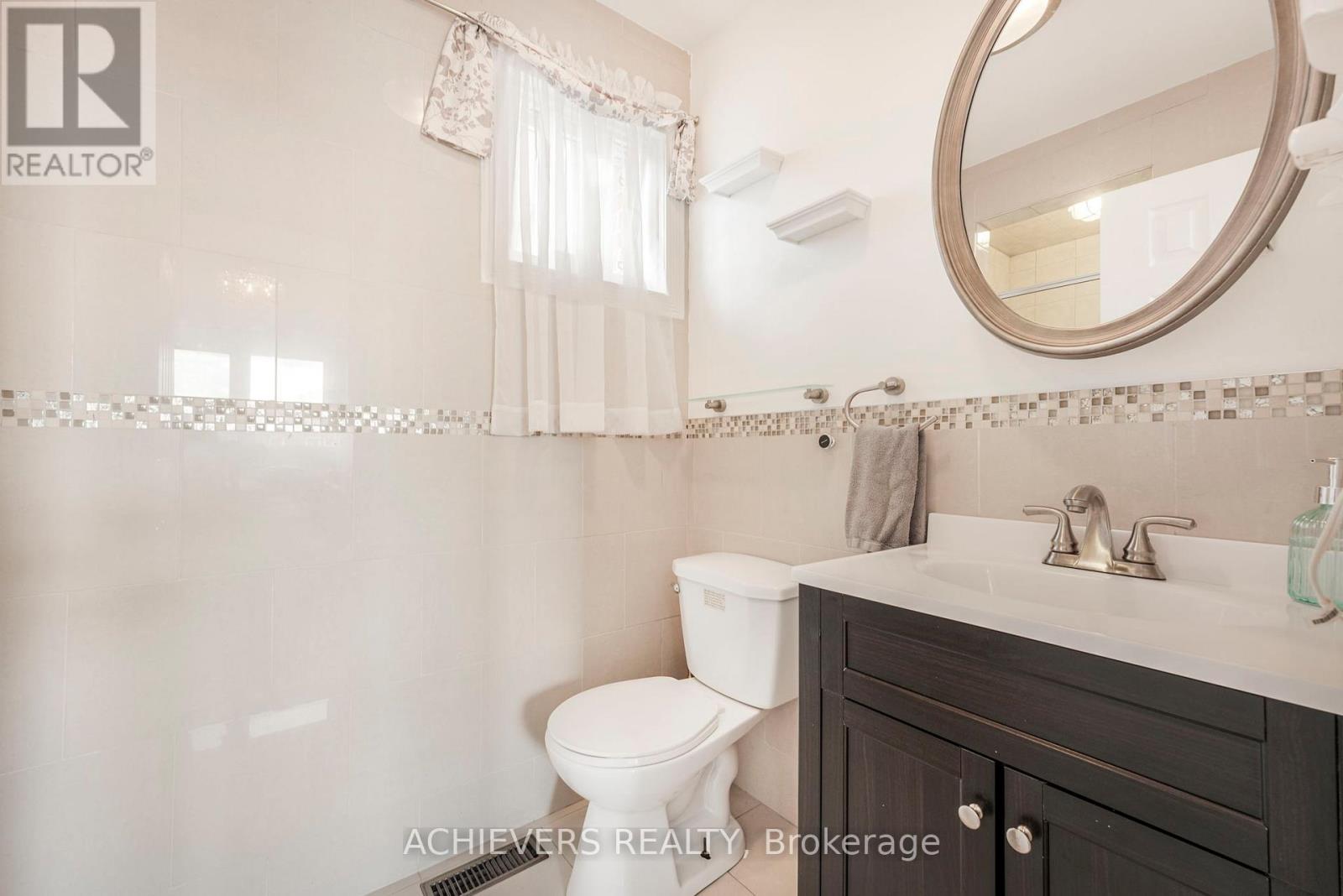 4024 Longo Circle E, Mississauga, Ontario  L4T 4C7 - Photo 21 - W12773266