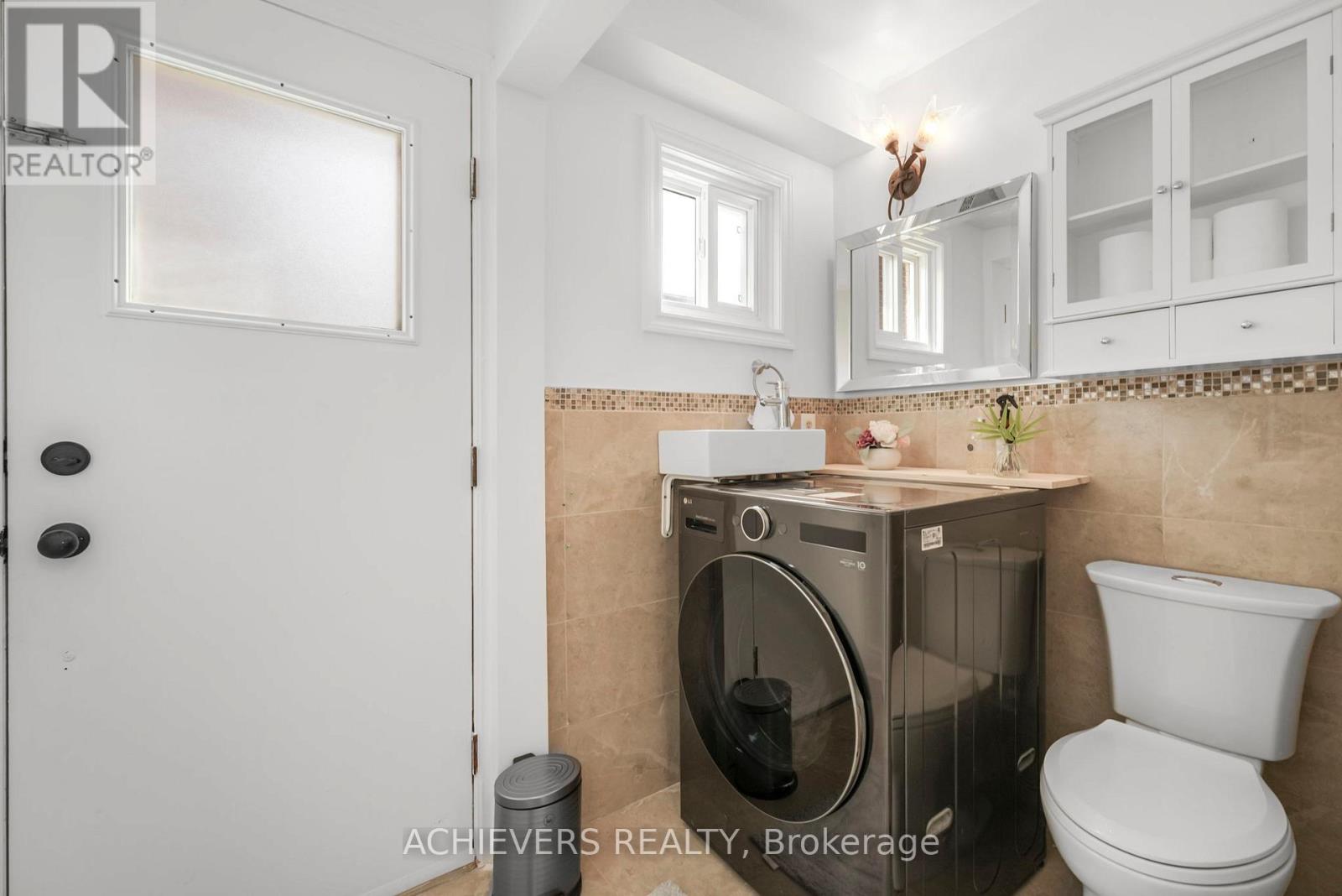 4024 Longo Circle E, Mississauga, Ontario  L4T 4C7 - Photo 12 - W12773266