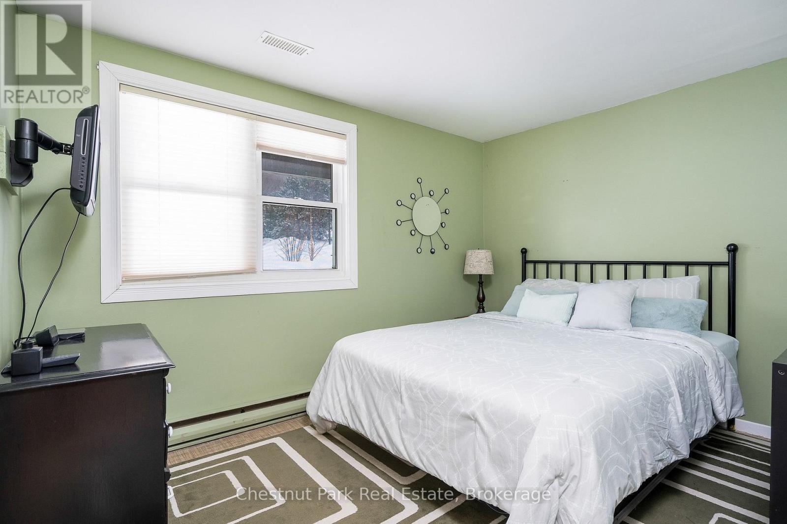 114 Carmichael Crescent, Blue Mountains, Ontario  L9Y 0R3 - Photo 14 - X12941408