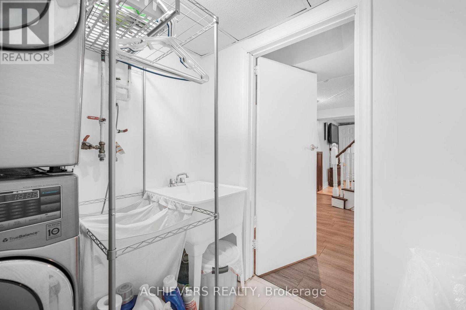 4024 Longo Circle E, Mississauga, Ontario  L4T 4C7 - Photo 40 - W12773266