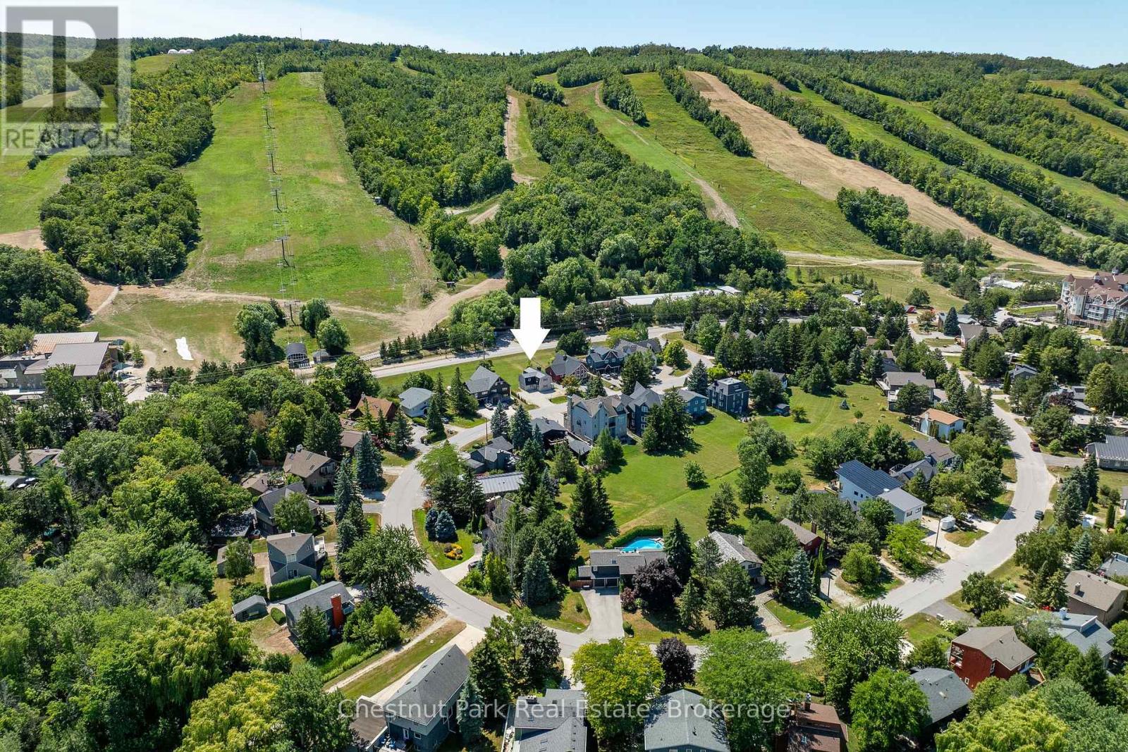 114 Carmichael Crescent, Blue Mountains, Ontario  L9Y 0R3 - Photo 3 - X12941408