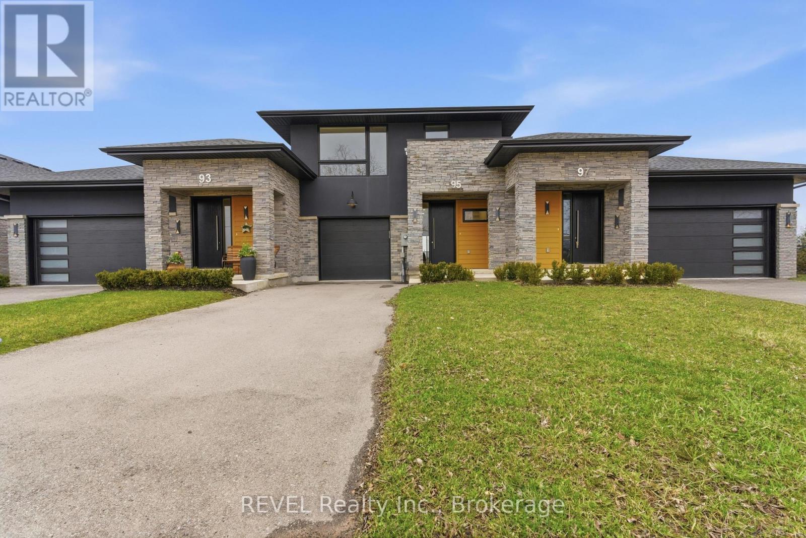 95 Port Robinson Road, Pelham, Ontario  L3B 5N5 - Photo 2 - X12952028